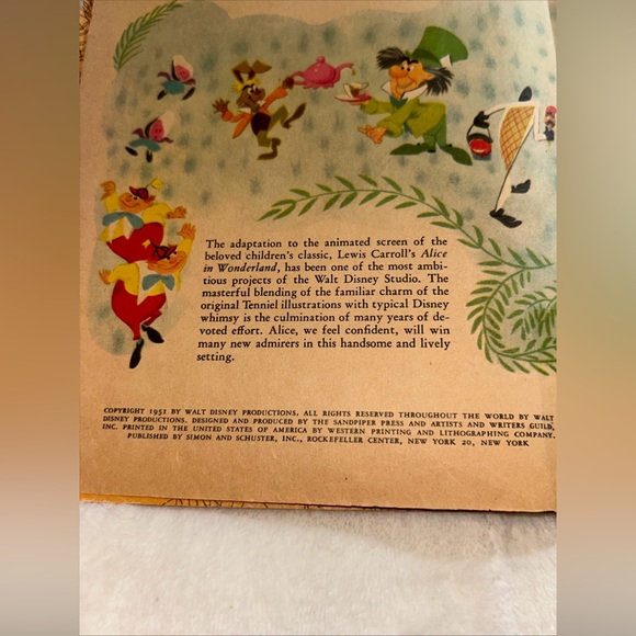 A Little Golden Book - Alice In Wonderland Meets The White Rabbit 1951 - Picture 4 of 16